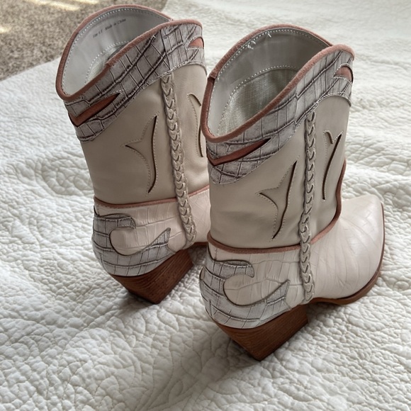 Super Cute Dolce Vita Booties size 6.5 - Picture 5 of 7